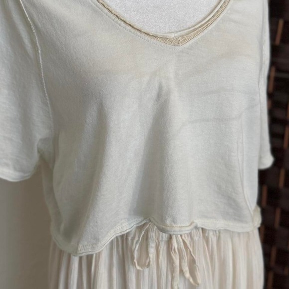 Urban Outfitters Cotton Cream white top V-neckline embroidered detail size S-P - Picture 5 of 8